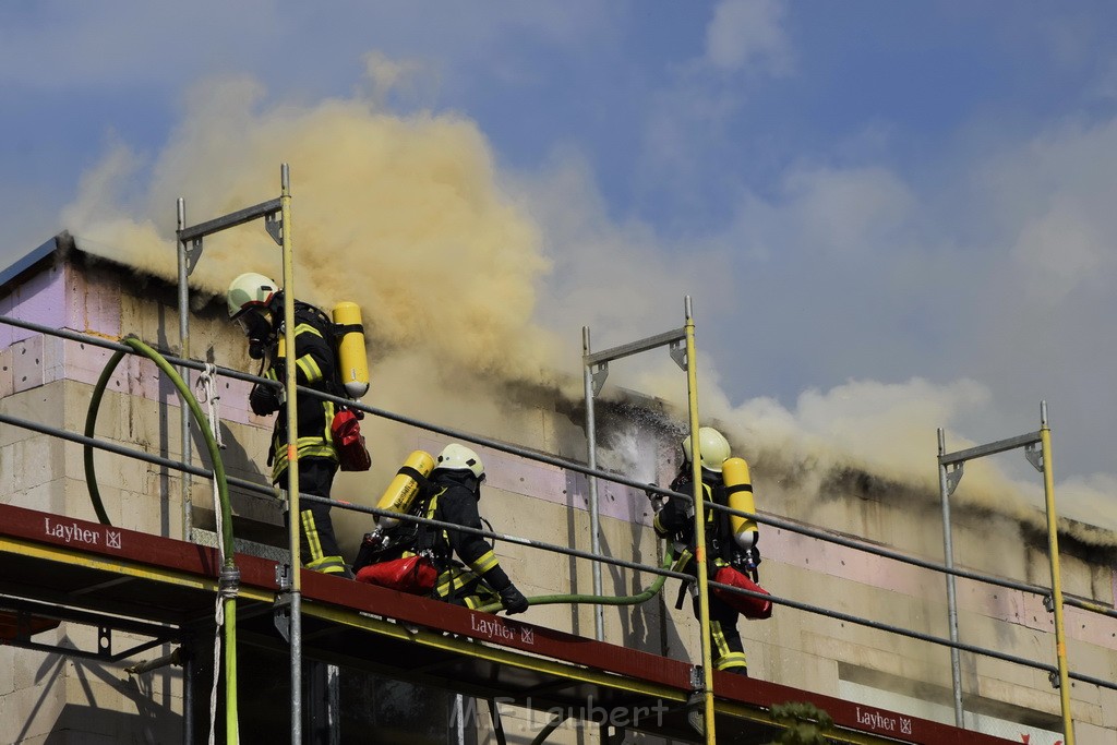 Dachstuhlbrand Koeln Poll Geislarerstr P087.JPG - Miklos Laubert